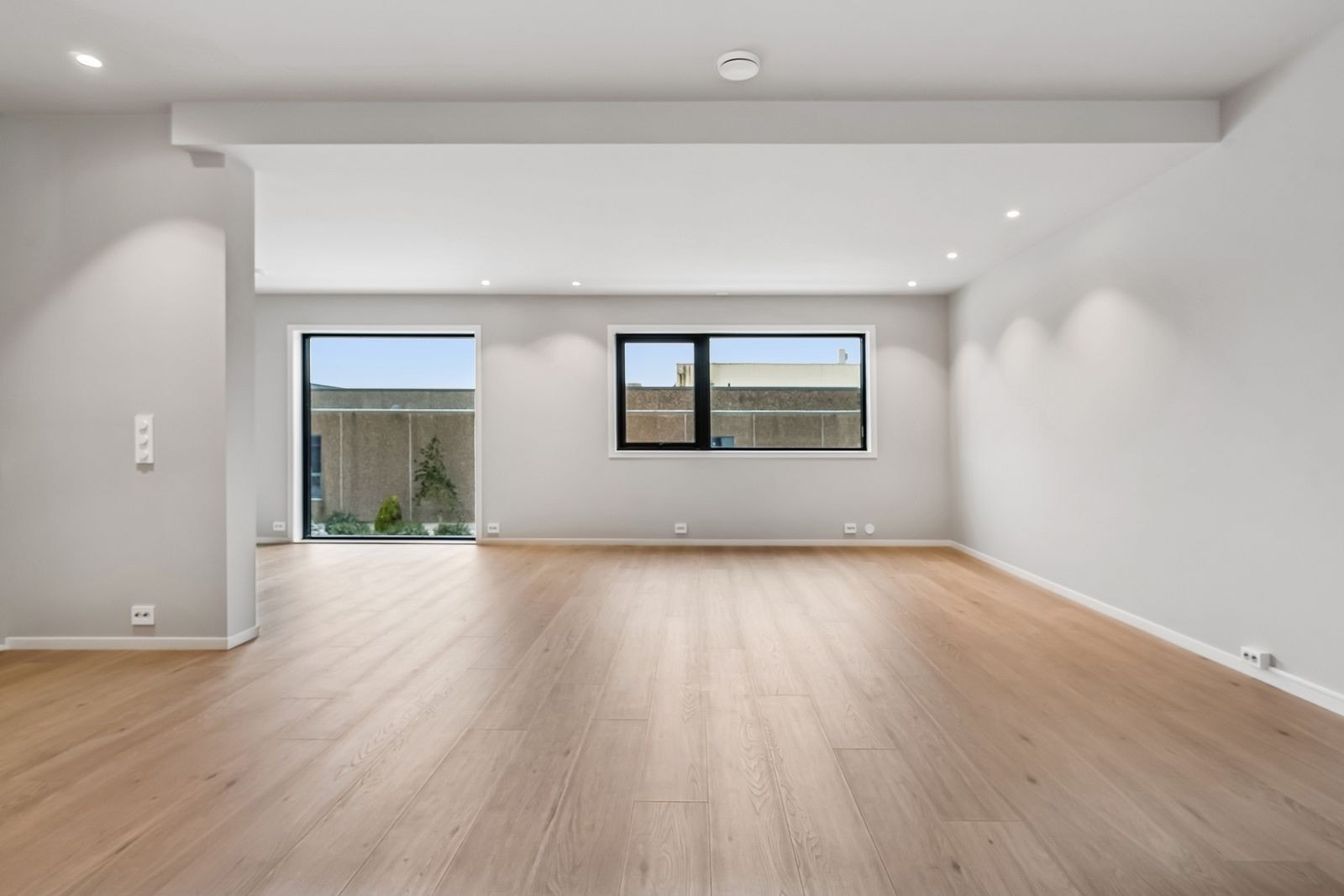 Her er det rikelig med plass og godt med naturlig lys Galleribilde