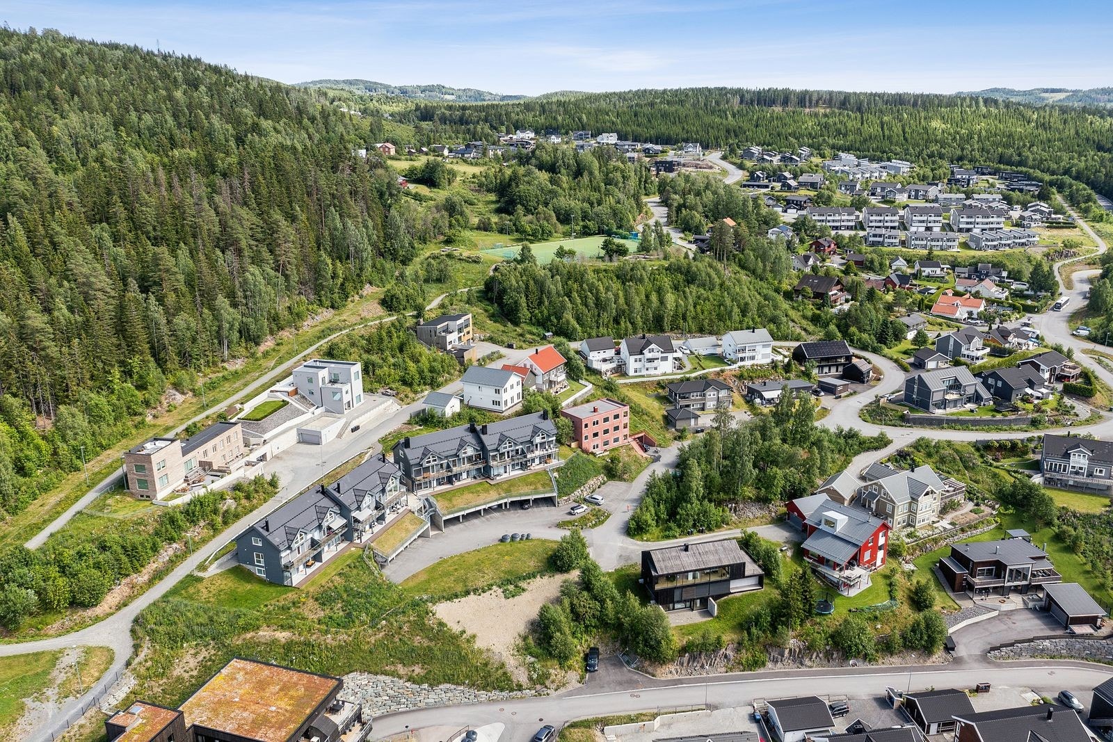 Området byr på gode turmuligheter året rundt, med stier og løyper som passer for både sommer- og vinteraktiviteter. Galleribilde