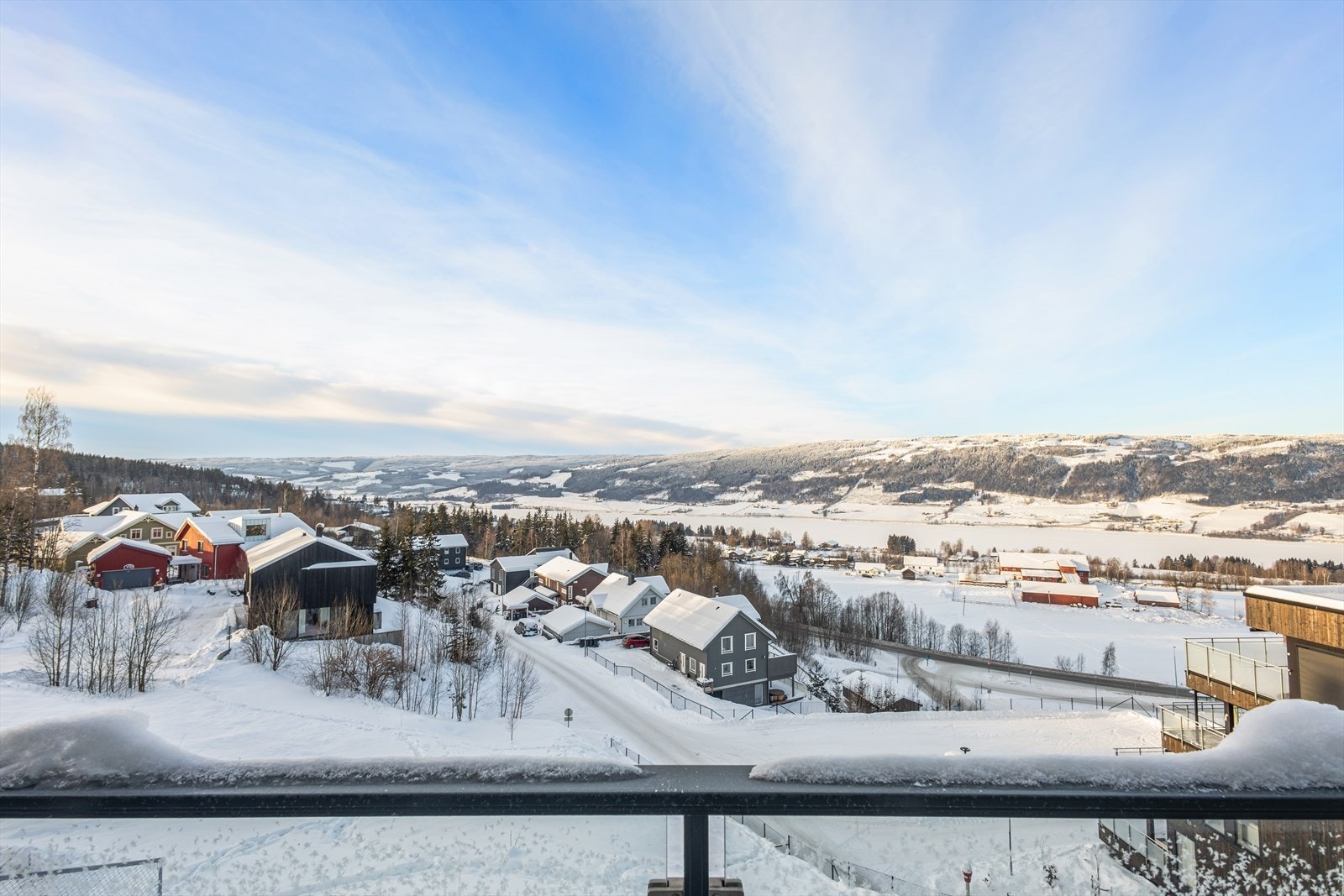 Fra verandaen kan du nyte god solgang og flott utsikt. Galleribilde