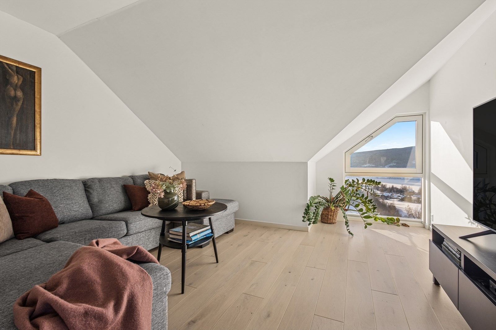 Stue i boligens 2. etasje. Galleribilde