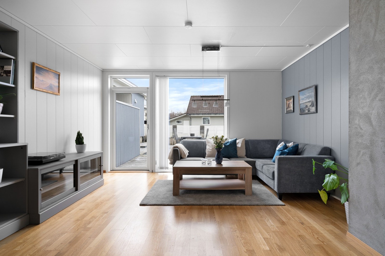 samt utgang til boligens uteområde med gode solforhold. Galleribilde