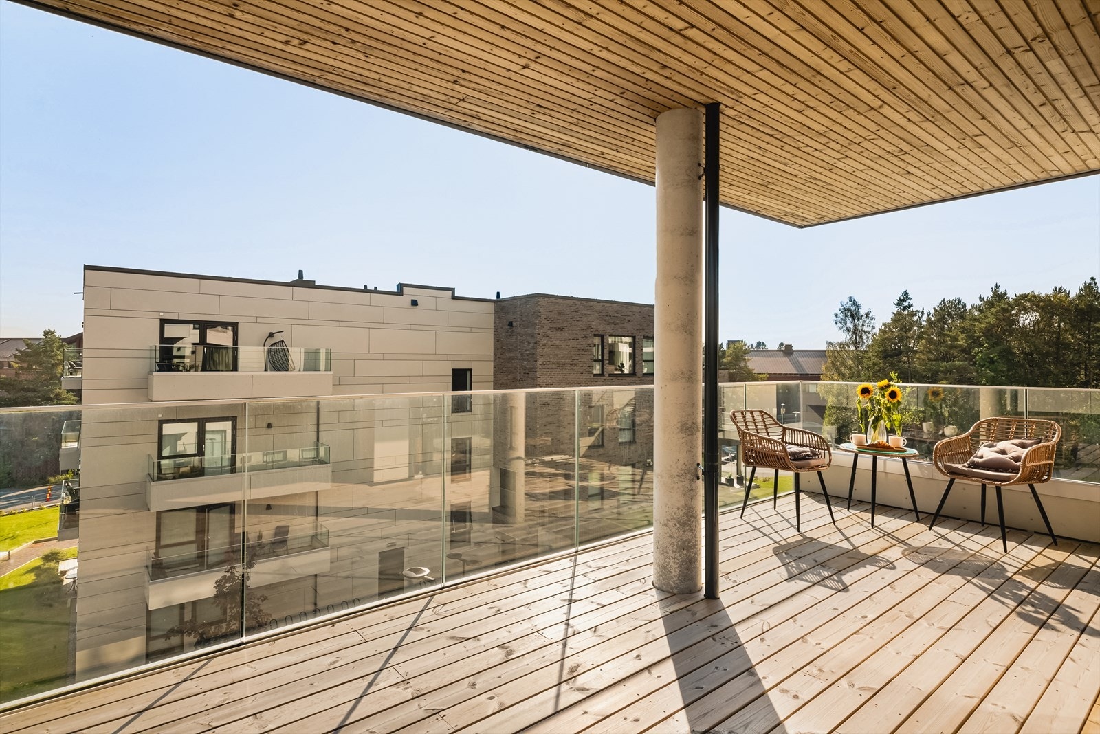 Fra stuen er det utgang til den flotte balkongen. Galleribilde