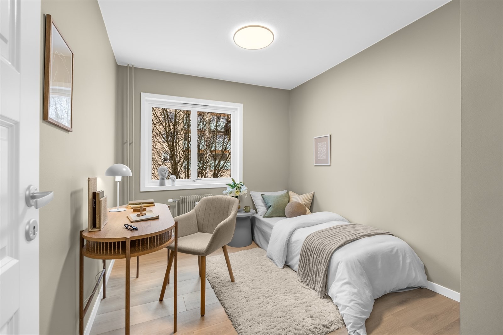 Det andre soverommet egner seg godt som barnerom, gjesterom eller kontor. Galleribilde