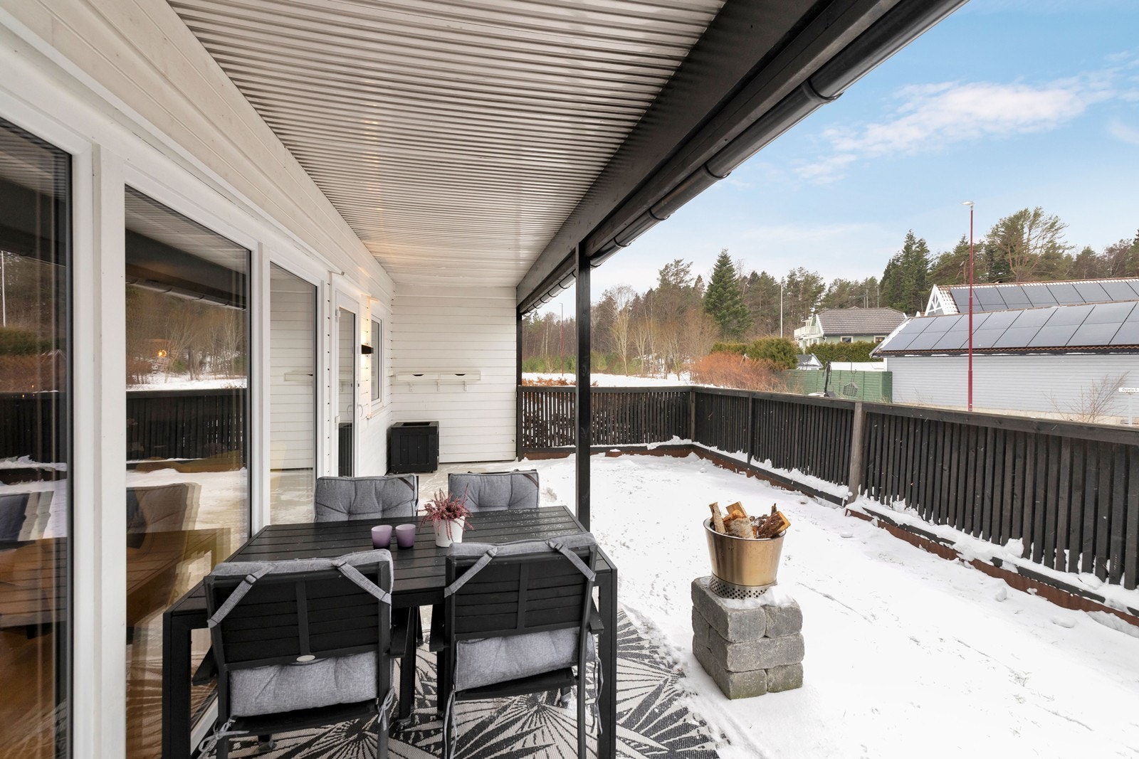 Her er det hyggelig å ta med måltidene ut på fine sommerdager. Galleribilde