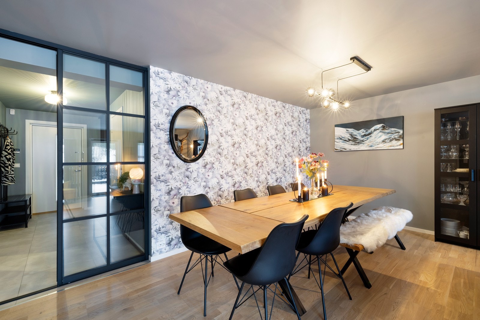 Leiligheten føles eksklusiv og med gjennomtenkte løsninger. Galleribilde