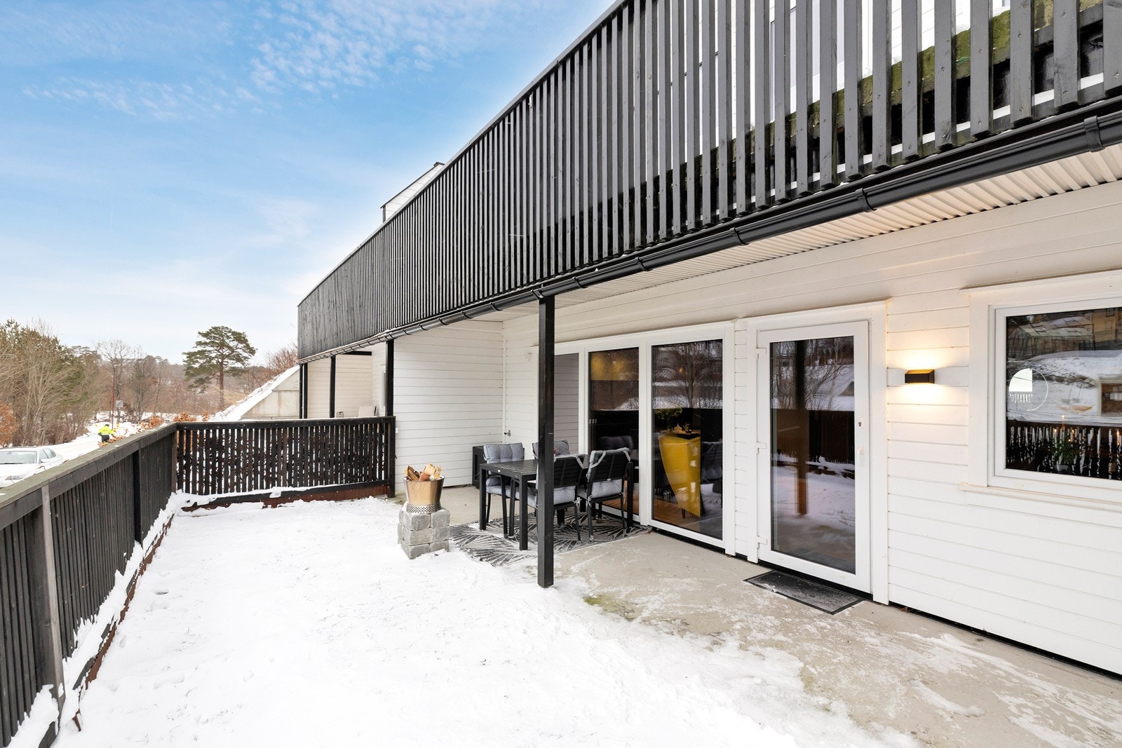 Uteplassen er skjermet og inngjerdet. Galleribilde