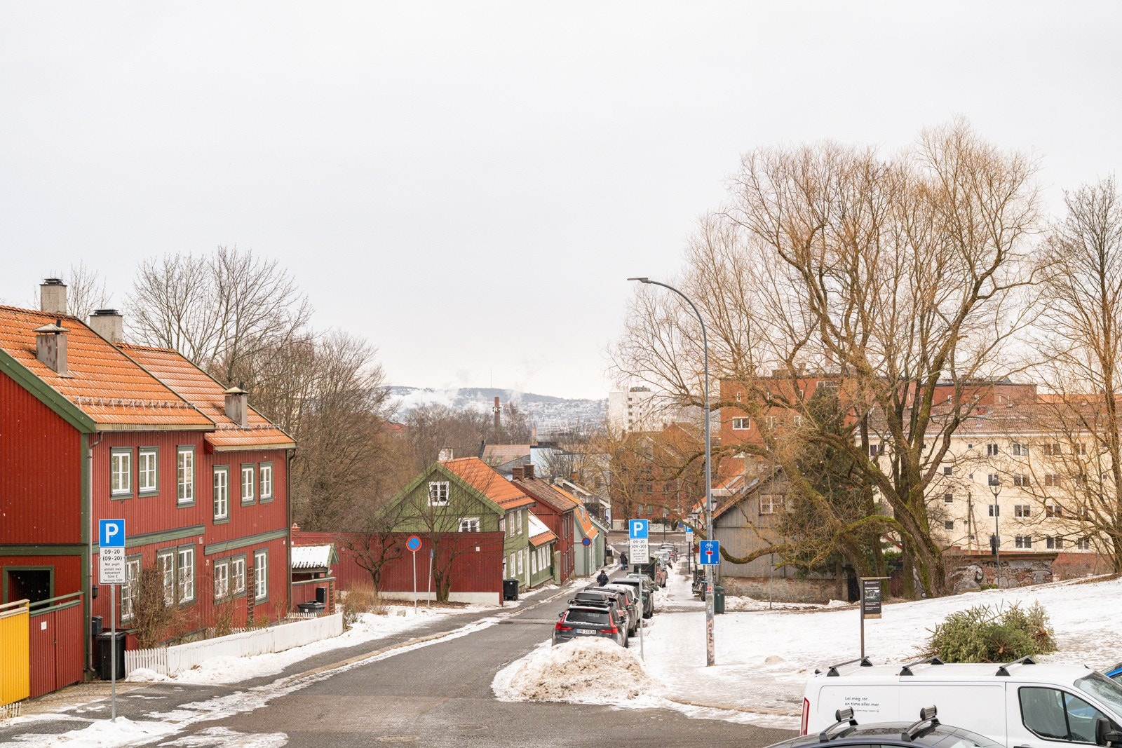 Fra balkongen har du nydelig utsyn over den sjarmerende trehusbebyggelsen i Maridalsveien Galleribilde