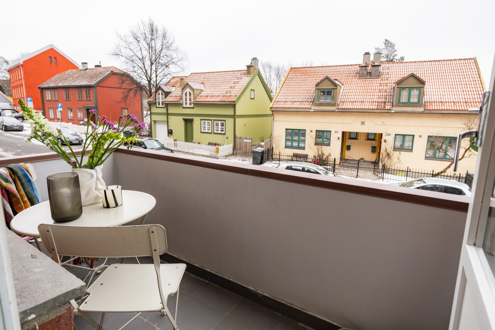 Beliggenheten mot øst sørger for gode solforhold fra tidlig morgen til formiddagen. Galleribilde