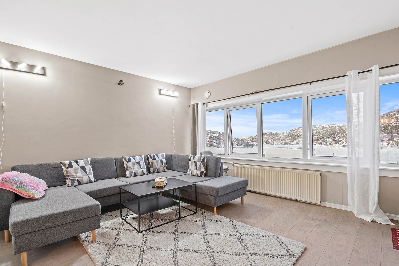 Velkommen til Storvannsveien 92 - 123 - En pen og oppgradert 3 roms leilighet på Bybo Galleribilde