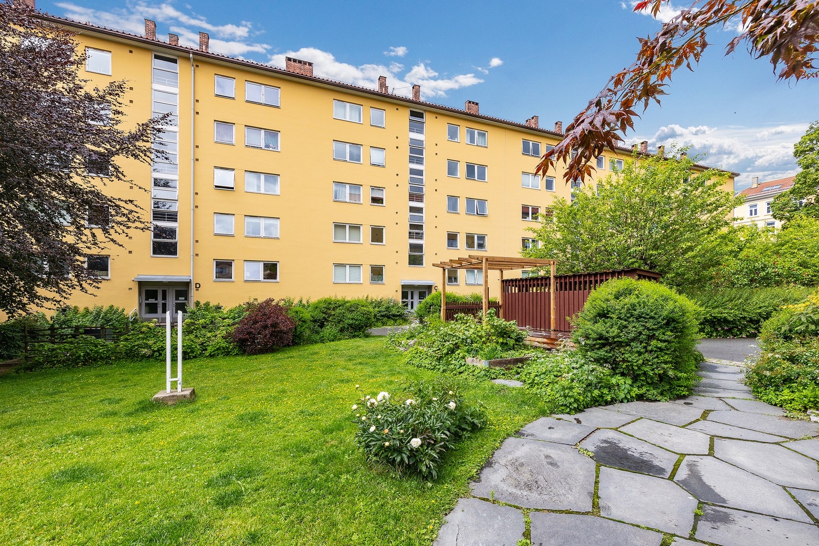 Aksjelaget har en flott opparbeidet og idyllisk bakgård Galleribilde