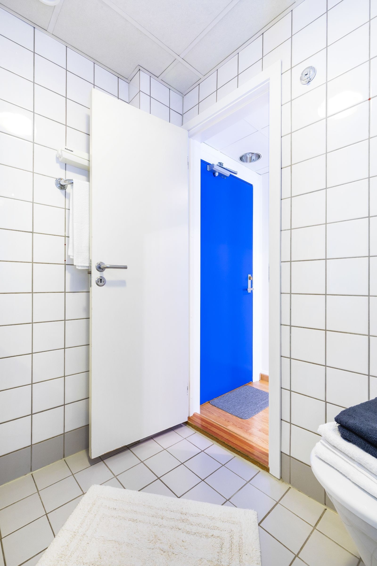 Flislagt bad med varmekabler Galleribilde