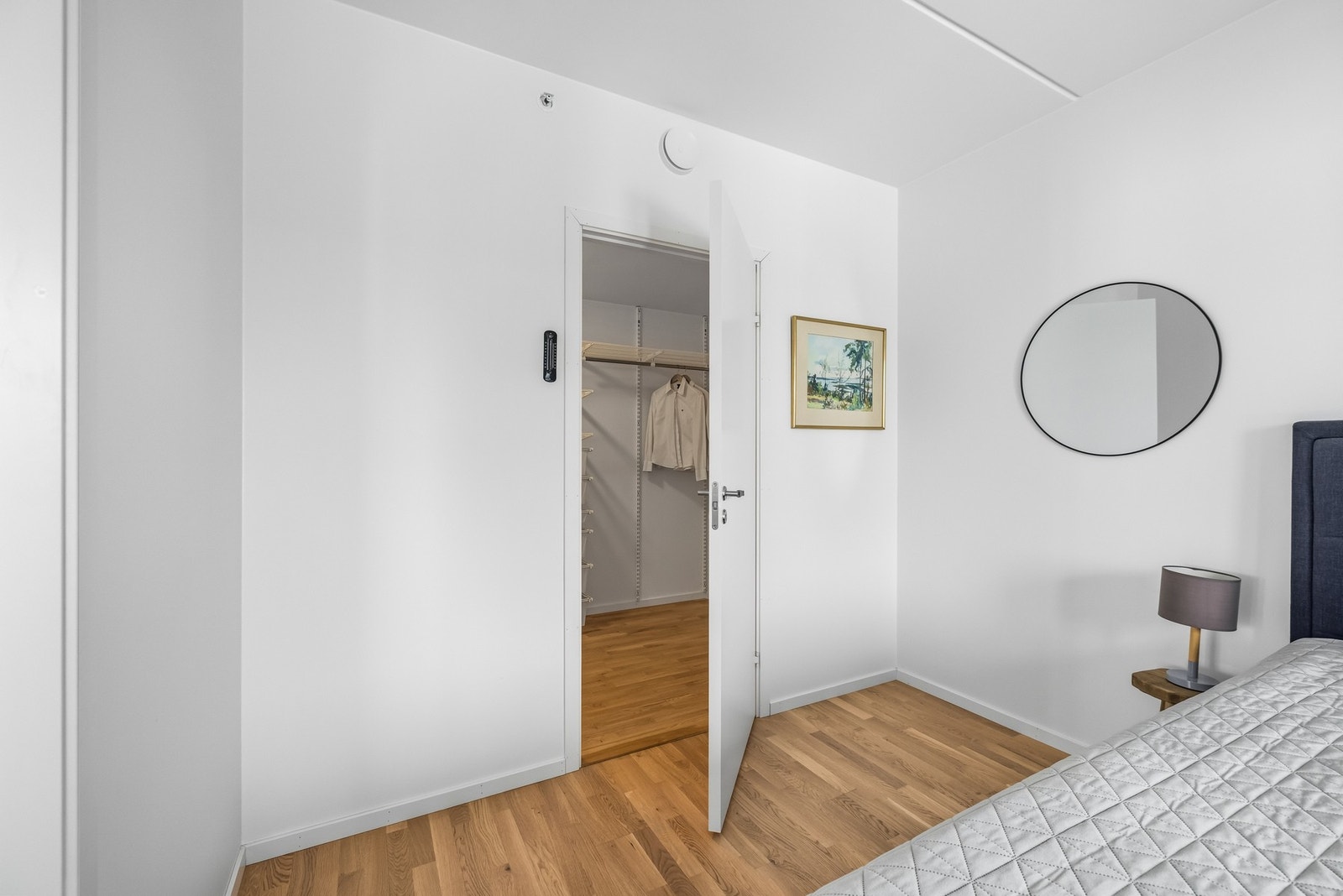 Boden gir rom for ekstra garderobe eller lagringplass til sesongvarer. Galleribilde