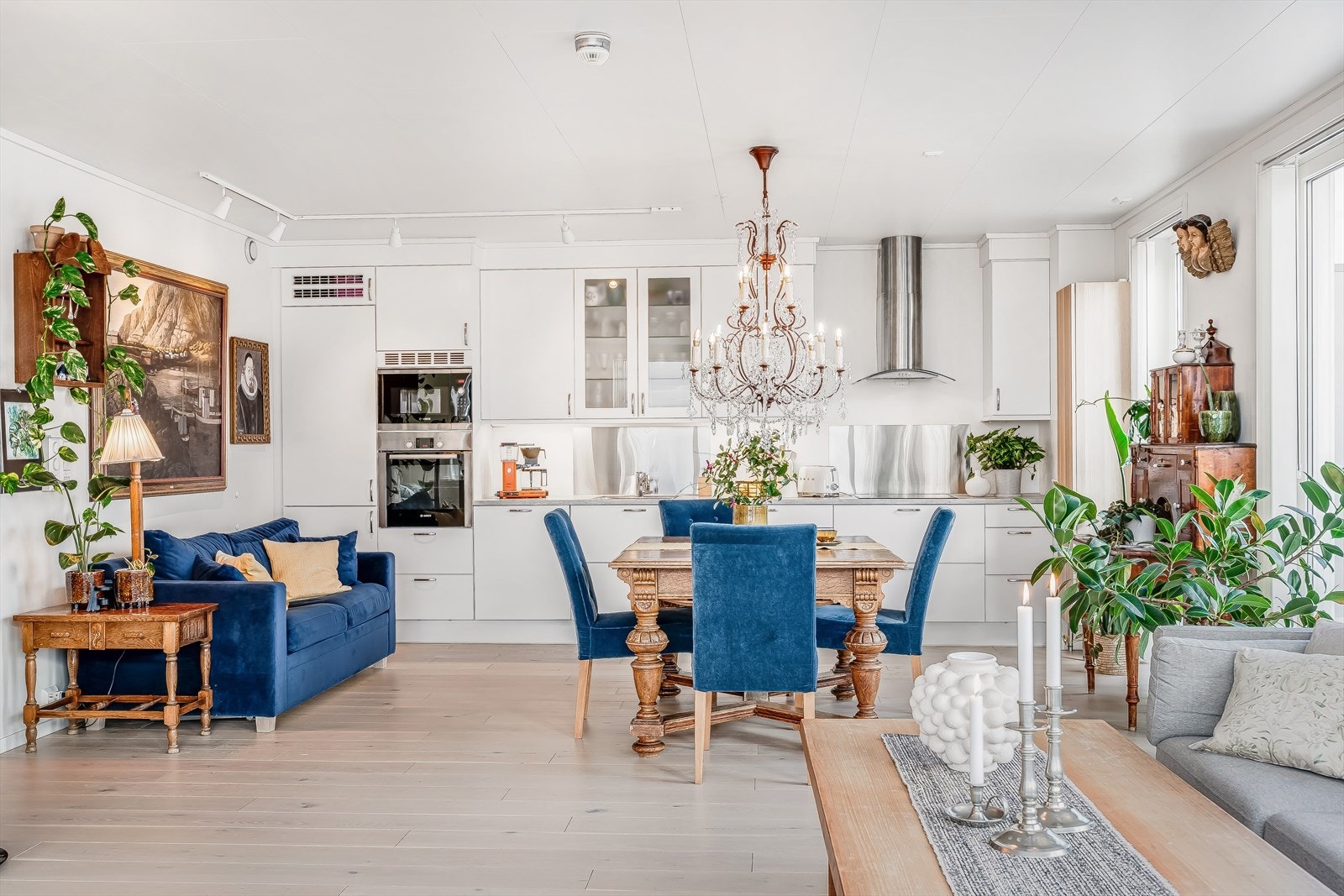 Stue/kjøkken er på ca. 44 m2. Galleribilde