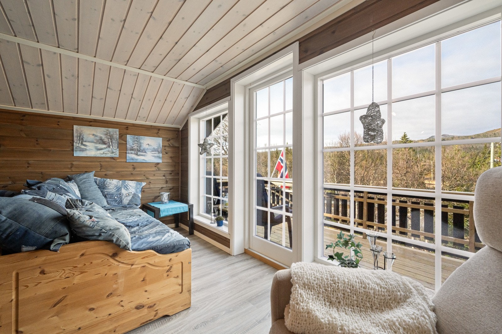 Utgang til balkong fra loftstuen Galleribilde