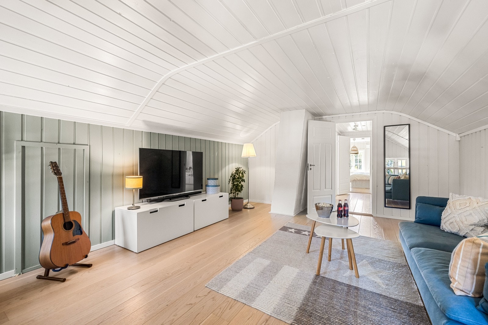 Rommet gir økt privatliv for familier med barn, og er et glimrende sted hvor barna kan ha venner på besøk eller et sted hvor foreldrene kan trekke seg tilbake. Galleribilde