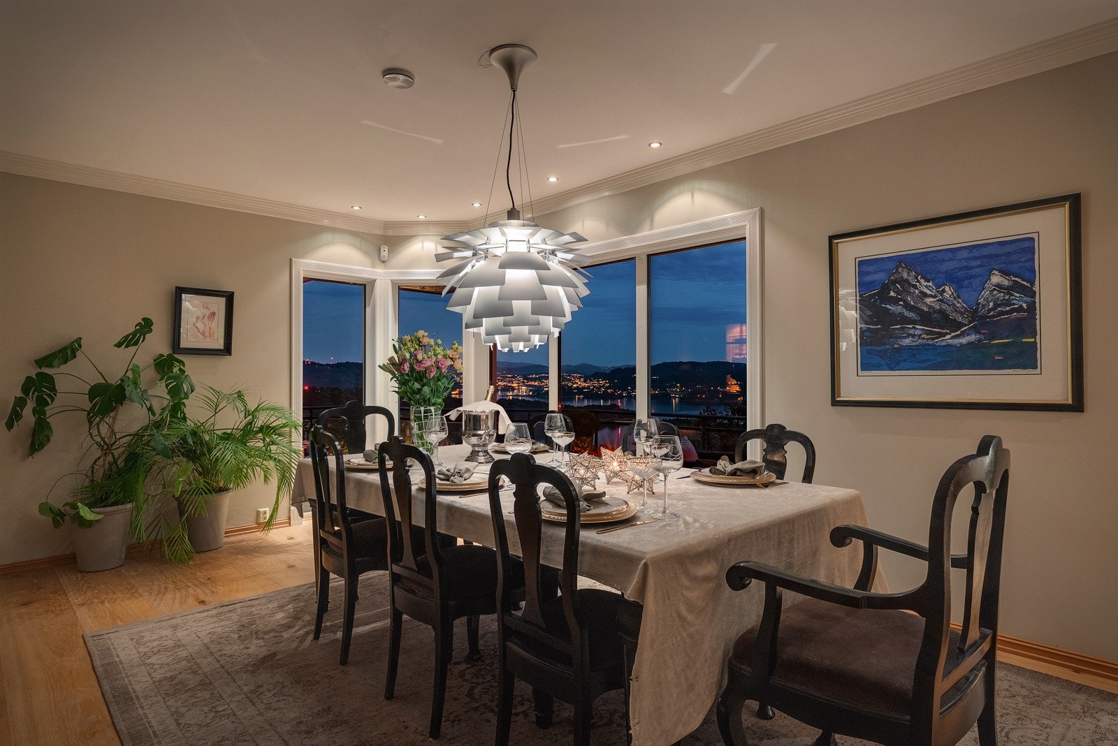 - Boligen har selvbærende tak, hvilket gjør det mulig å flytte på innvendige vegger etter eget ønske/behov - Galleribilde