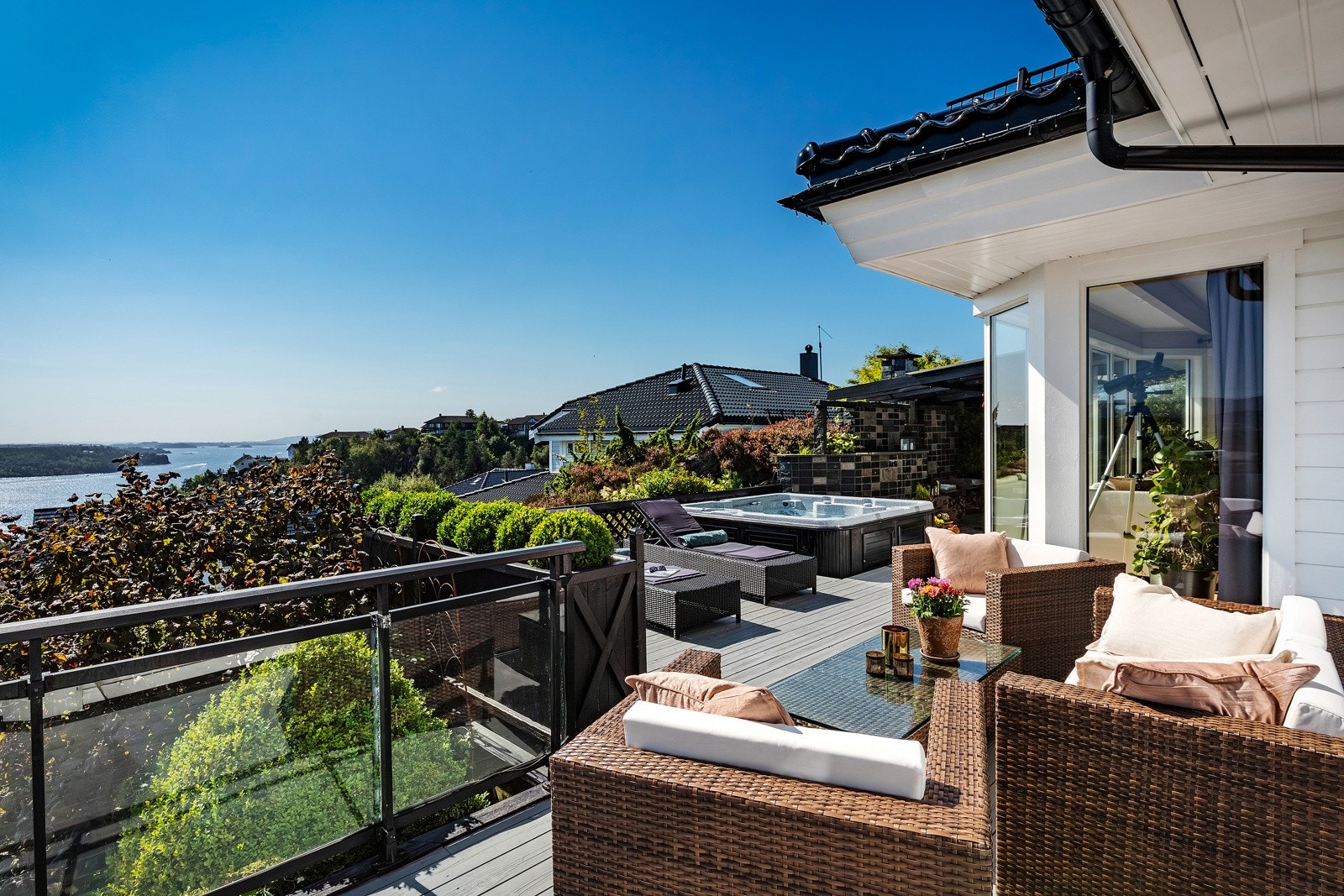 - Her nyter du de beste utsikts - og solforhold. Målt til 72,3 kvm - Galleribilde