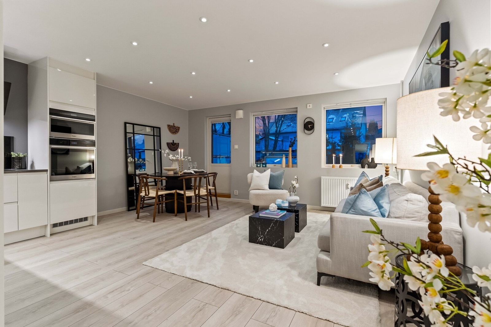 Lys og gjennomgående leilighet med god planløsning og en attraktiv beliggenhet. Galleribilde