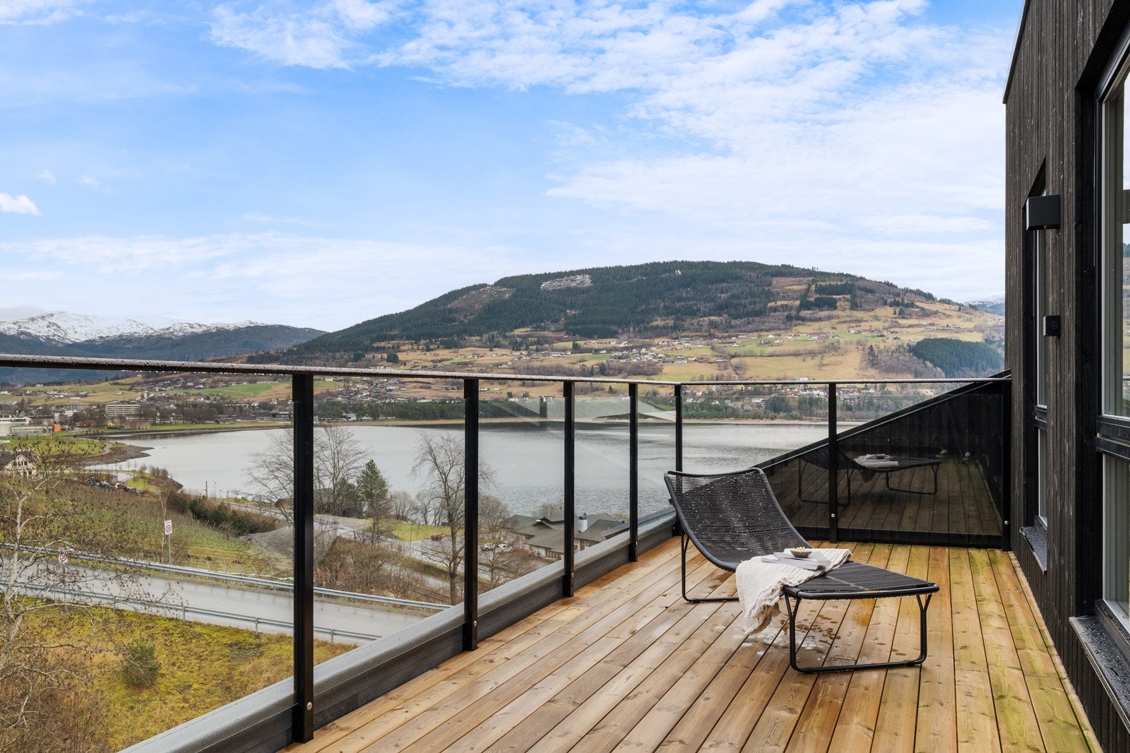 Utsikt inn mot Voss sentrum. Galleribilde