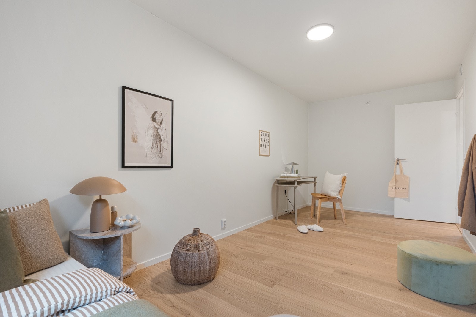 Leiligheten har totalt 4 store og lyse soverom, med god plass til garderobeløsninger og dobbeltseng om ønskelig. Galleribilde