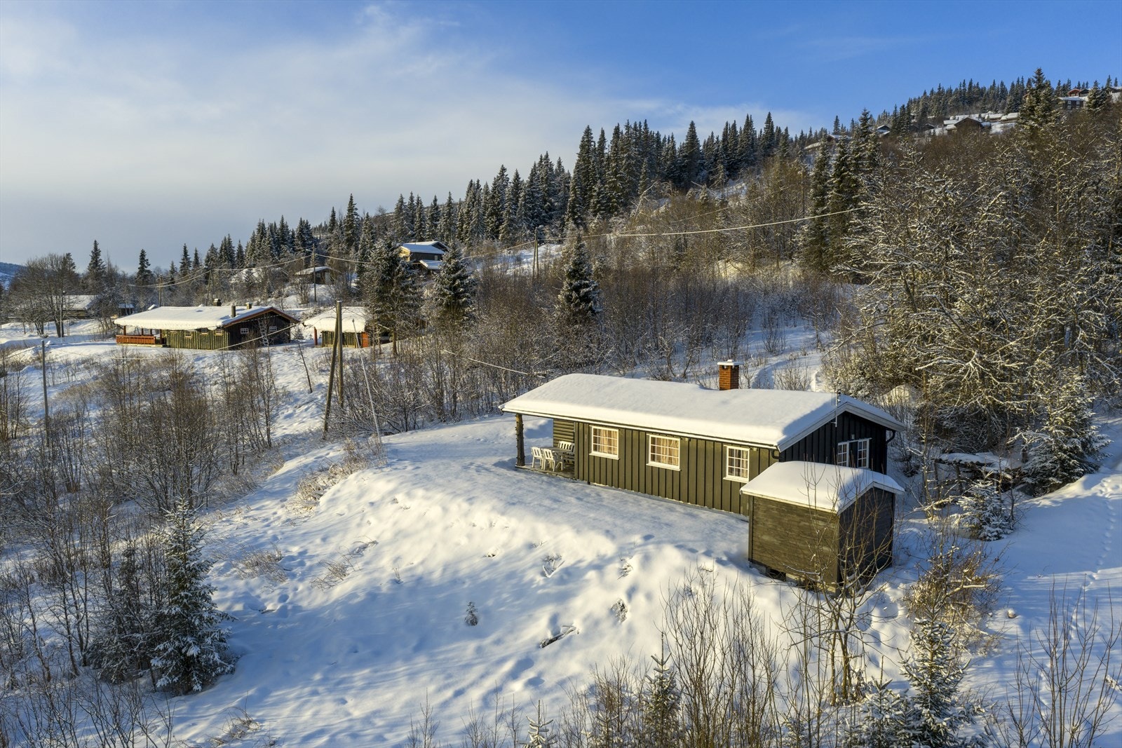 Om en skitur skulle friste, er det bare 50-100 meter til oppkjørte skiløyper og et fantastisk løypenett. Sommerstid er området et eldrorado for alle syklister. Galleribilde