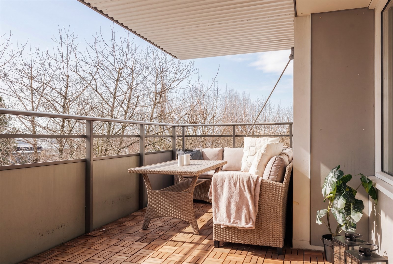 På vår- og sommerhalvåret vil dere garantert sette pris på å kunne tusle ut på en stor og herlig balkong. Galleribilde