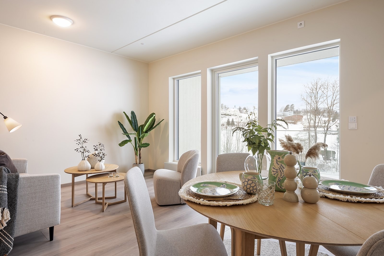 Plass til både sofa og spisebord. Galleribilde