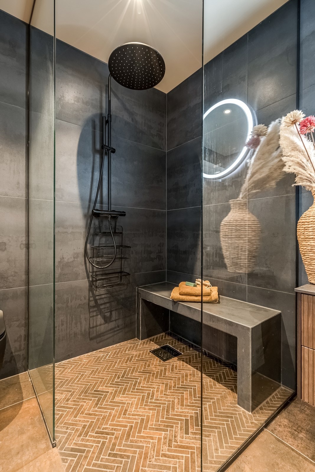 Romslig dusj. Galleribilde