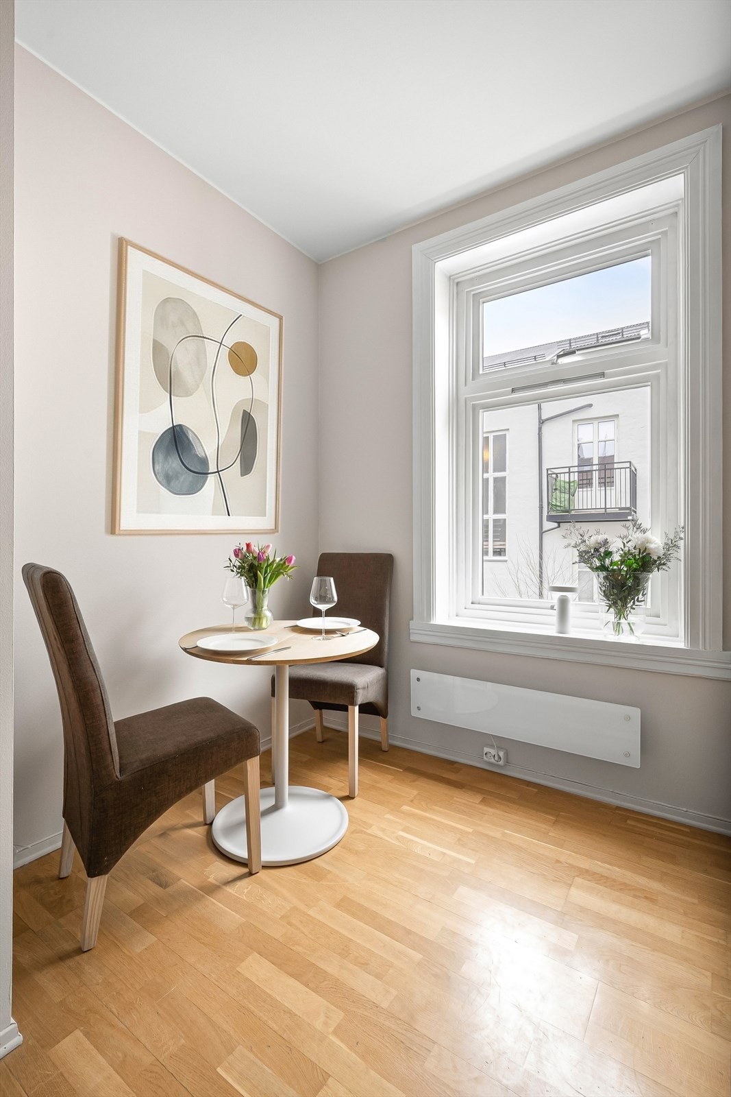 Her er det også plass til en hyggelig spisegruppe. Galleribilde