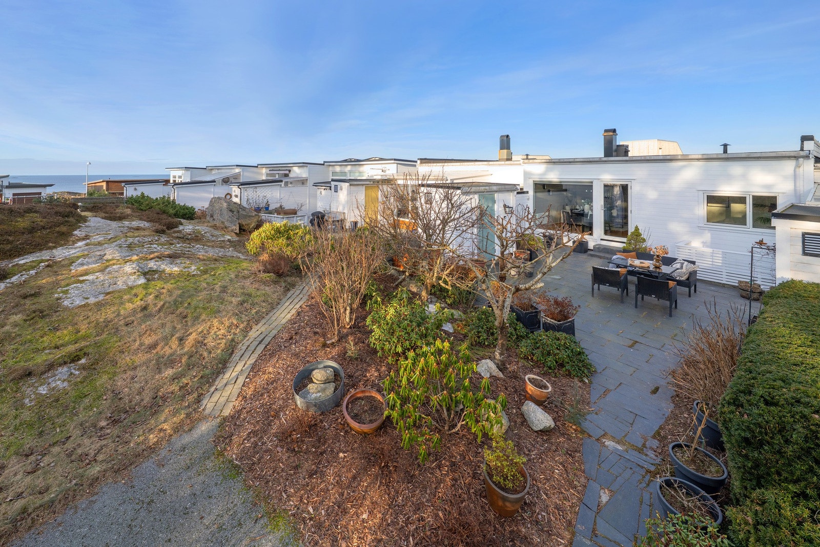 Hagen grenser til et friområde med nydelig berg. Galleribilde