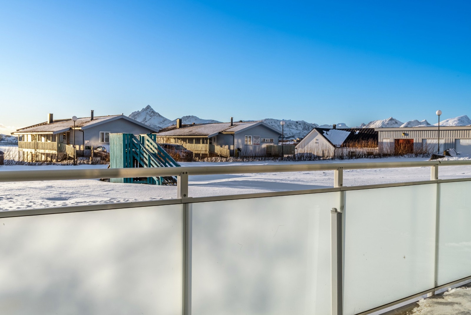 Med utsikt over fjellene og nærområdet. Galleribilde
