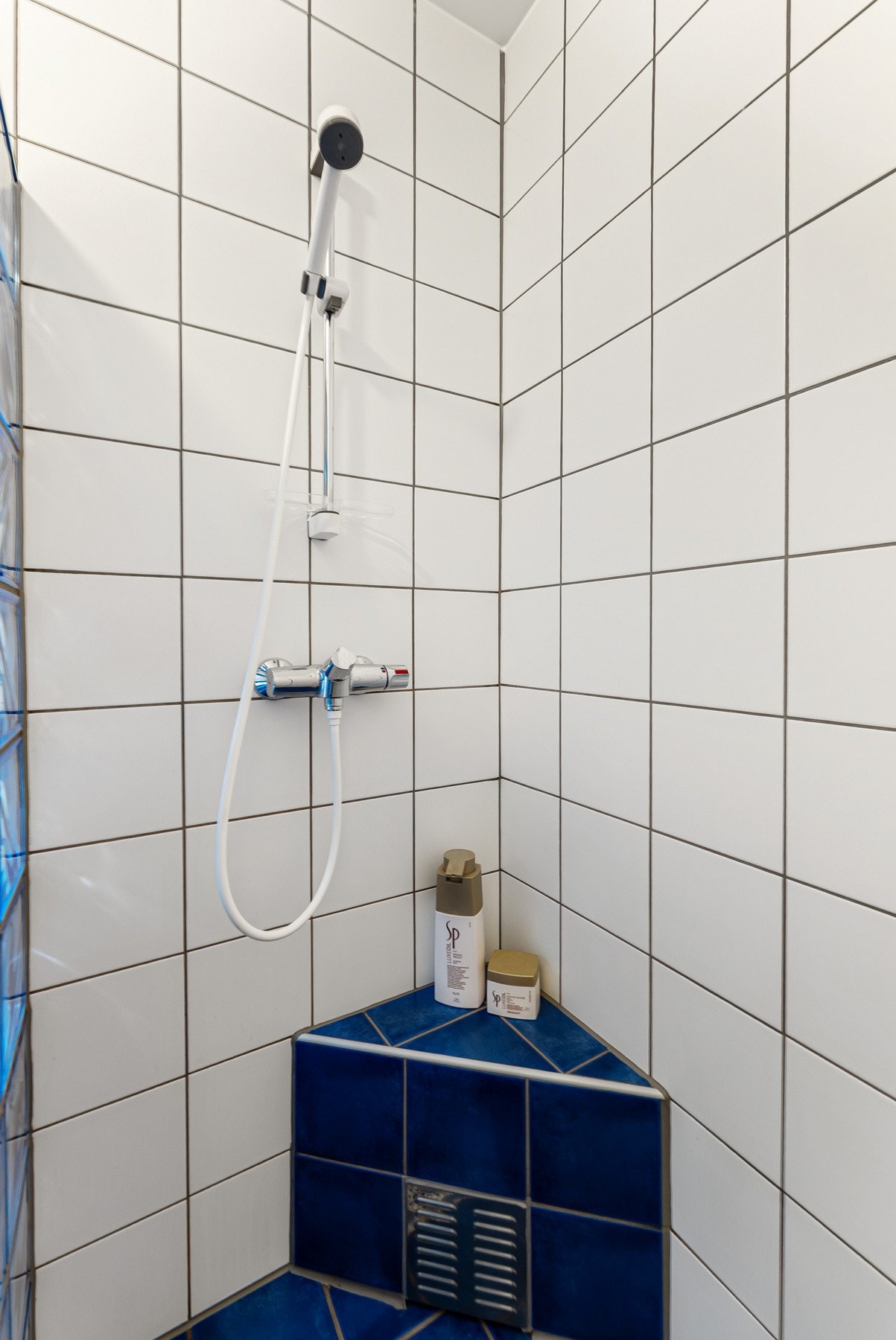 Dusjnisje. Galleribilde