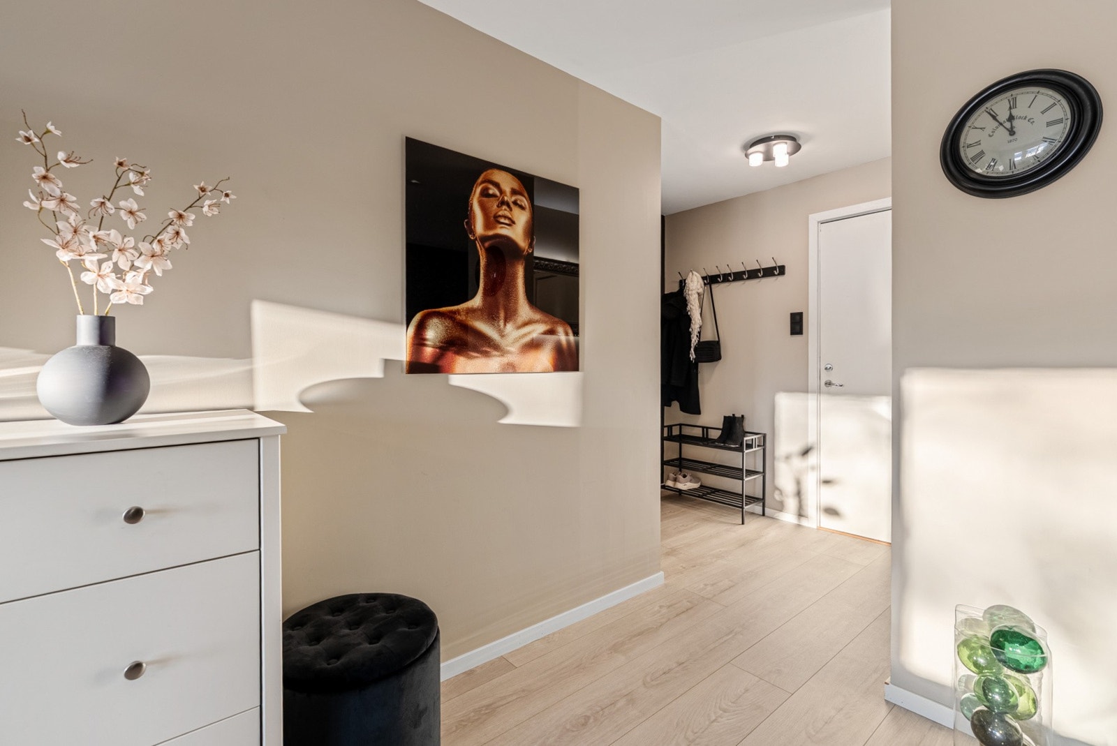 Tilbake til entréen kommer vi oss inn til badet. Galleribilde