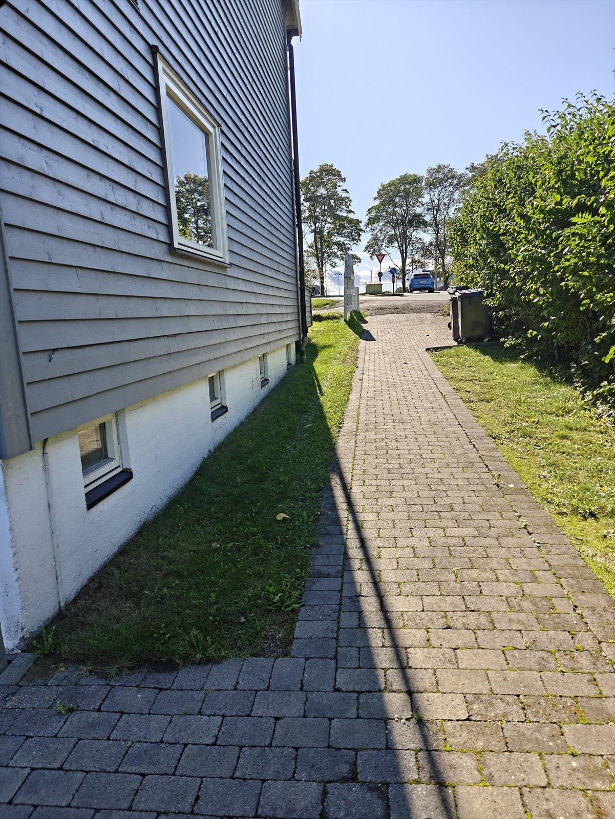 Selgers private bilde. Borettslagets eiendom er pent opparbeidet. Galleribilde