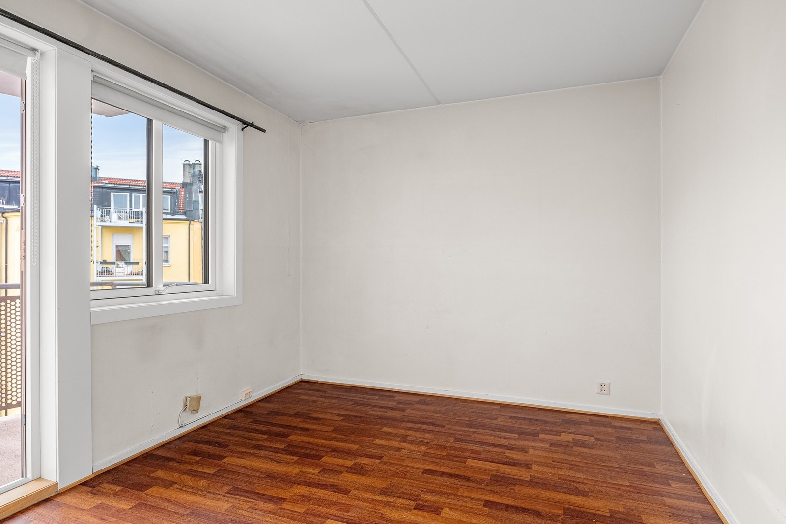 Her er det god plass til dobbeltseng og tilhørende nattbord. Galleribilde