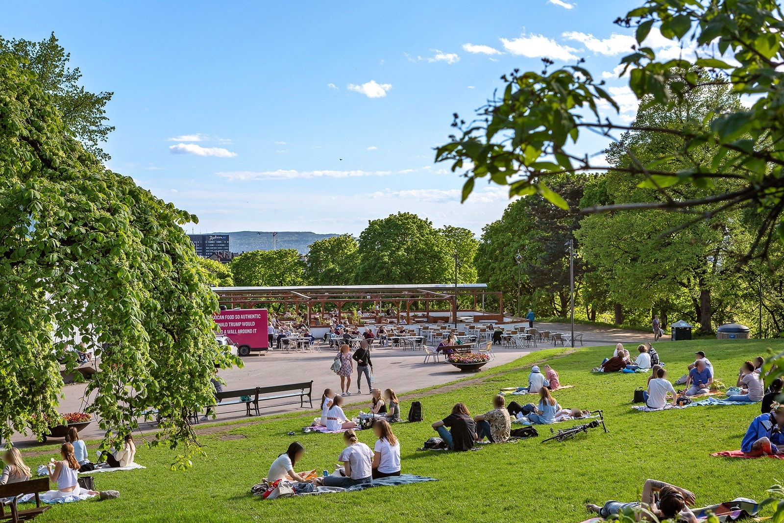 St. Hanshaugen park ligger like ved med store, åpne gressflater og rekreasjonsmuligheter. Galleribilde