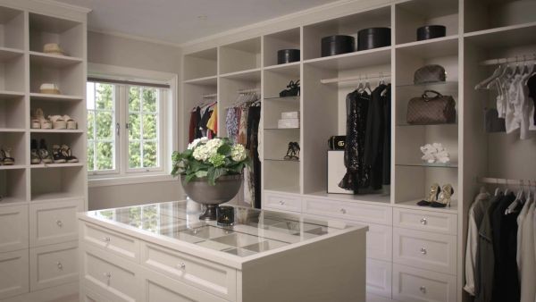 Illustrasjonsbilde, walk in closet i masteravdeling. .jpg Galleribilde