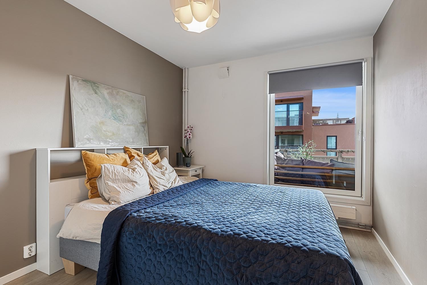 Hovedsoverom med god plass til dobbeltseng og garderobe Galleribilde