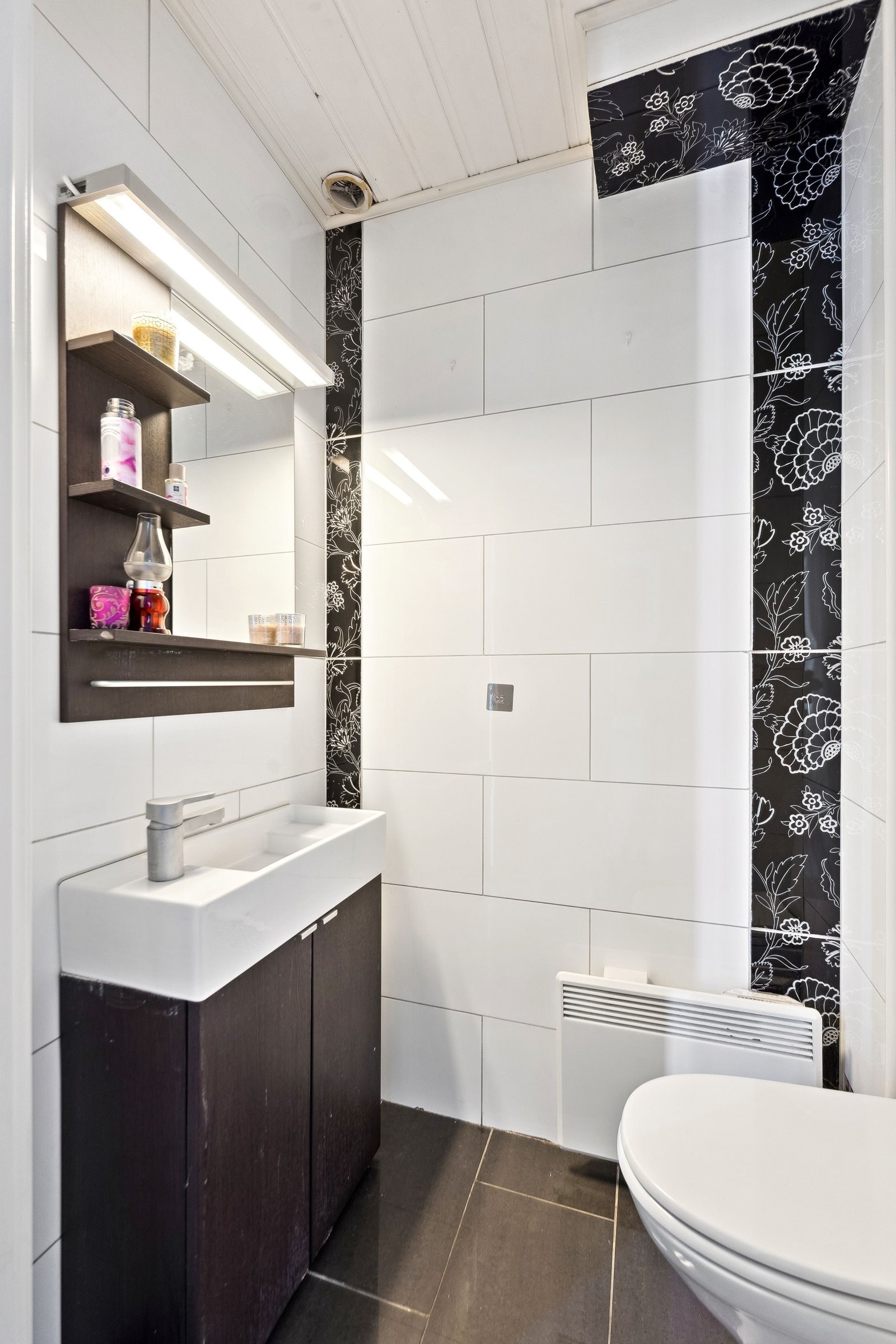 Ekstra toalett nede i 1. etasje er praktisk! Galleribilde