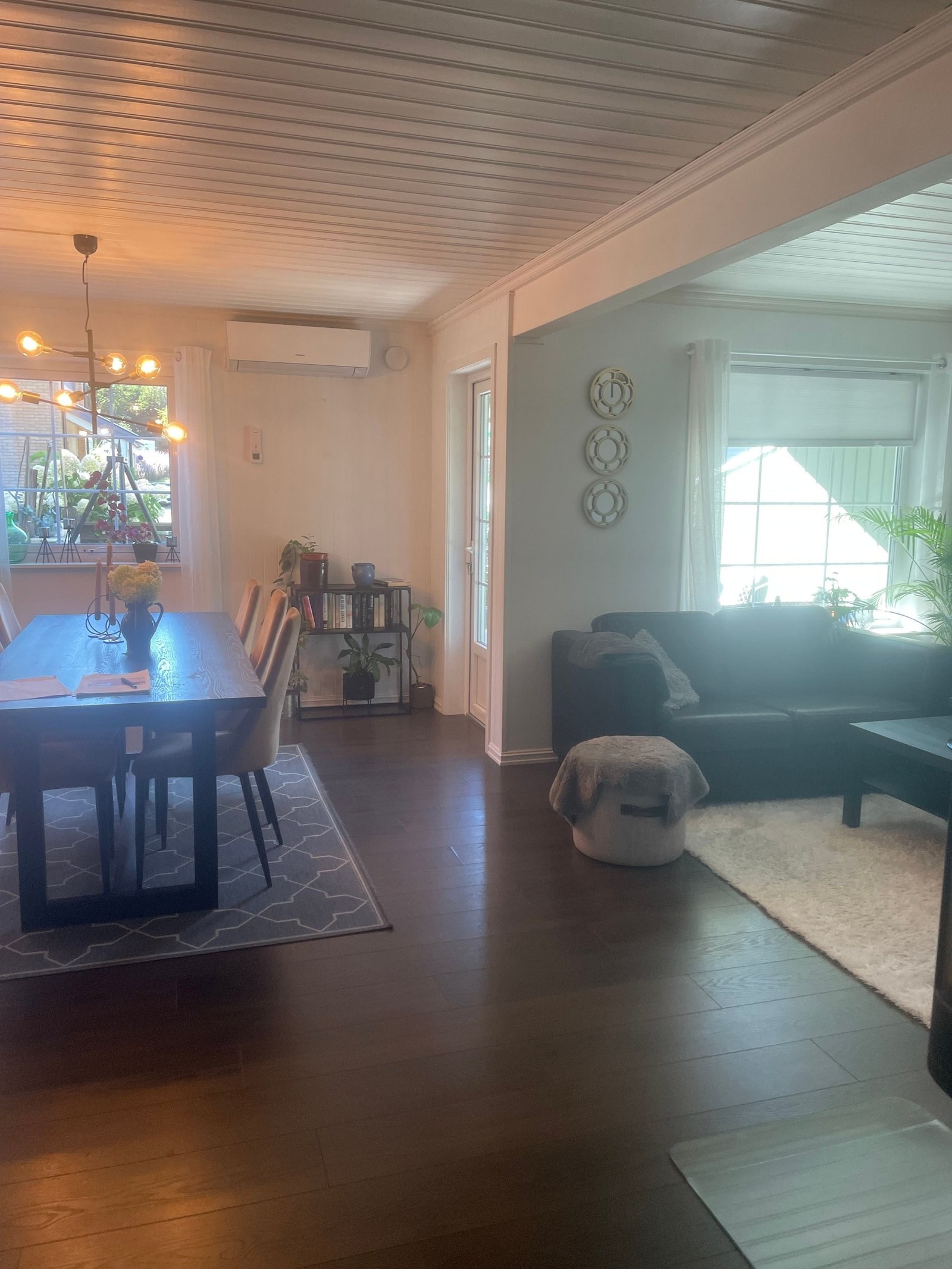 Mer åpent med denne møbleringen (selgers eget bilde). Galleribilde