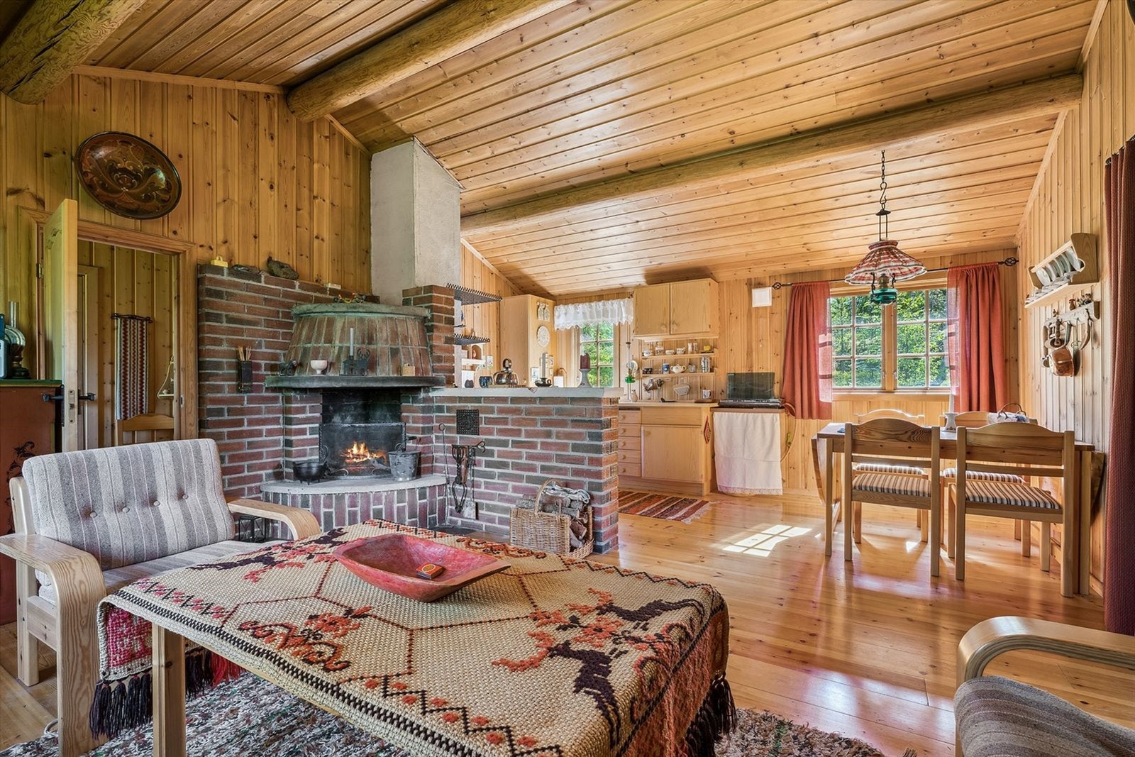 En trivelig fritidseiendom beliggende i område tilhørende område som går under navnet "Vikerfjell". Galleribilde