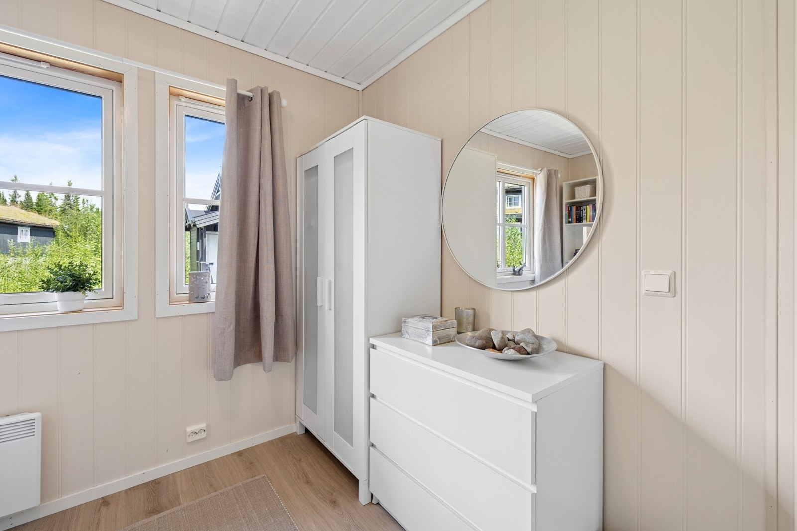 Også her er det god plass for garderobeløsninger Galleribilde