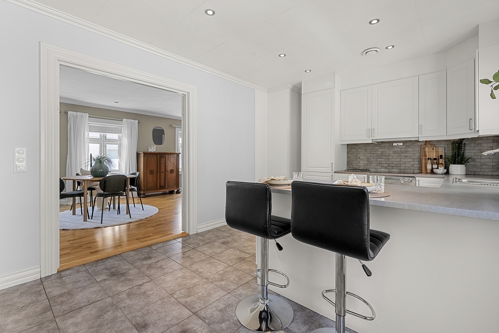 Barløsning ved enden av innredningen Galleribilde