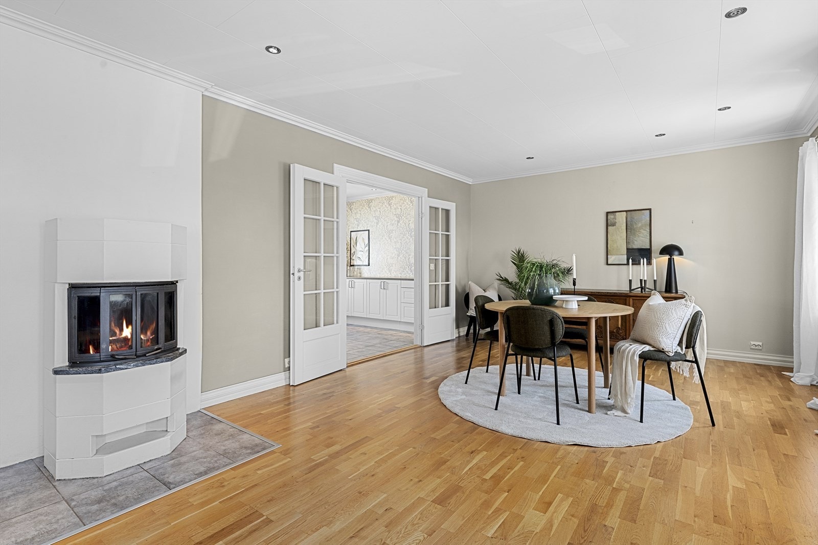 I spisestuedelen er det god plass til langbord Galleribilde