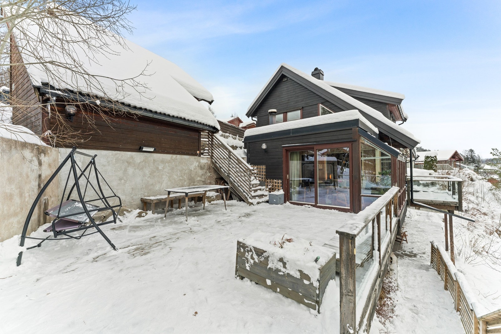 Stor platting også på denne siden av huset Galleribilde