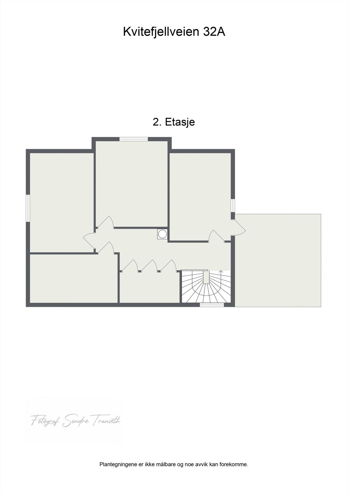 Planløsning 2.etg.: mellomgang, 3 soverom, innvendig bod, samt tilkomst til takterrasse. Galleribilde