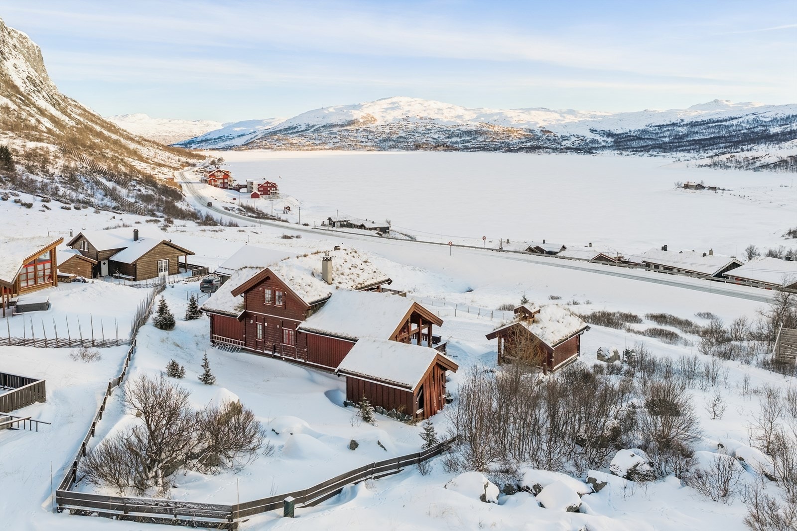Velkommen til Øvre Jorde 4, åpent og vakkert beliggende i naturskjønne omgivelser på Filefjell! Fotograf: Tor Solberg for EFKT. Galleribilde