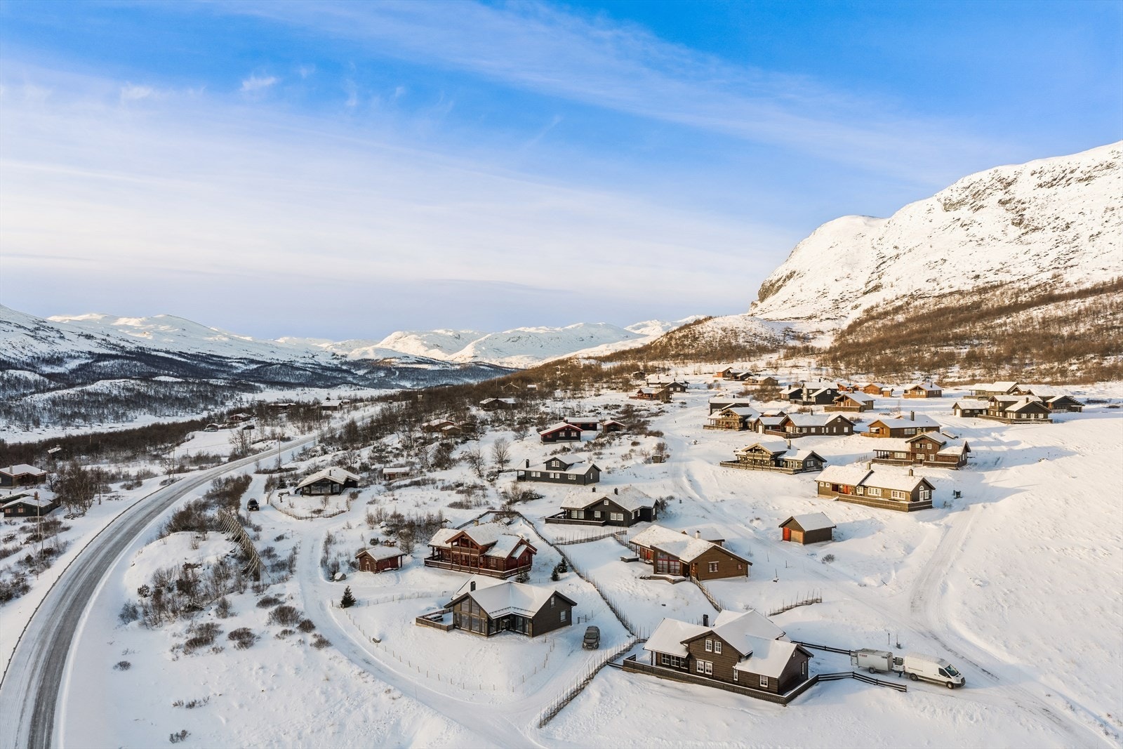 Vi ønsker velkommen til vakre Filefjell og Øvre Jorde 4 - en vakker, romslig og familievennlig eiendom i nydelig høyfjellsnatur! Galleribilde