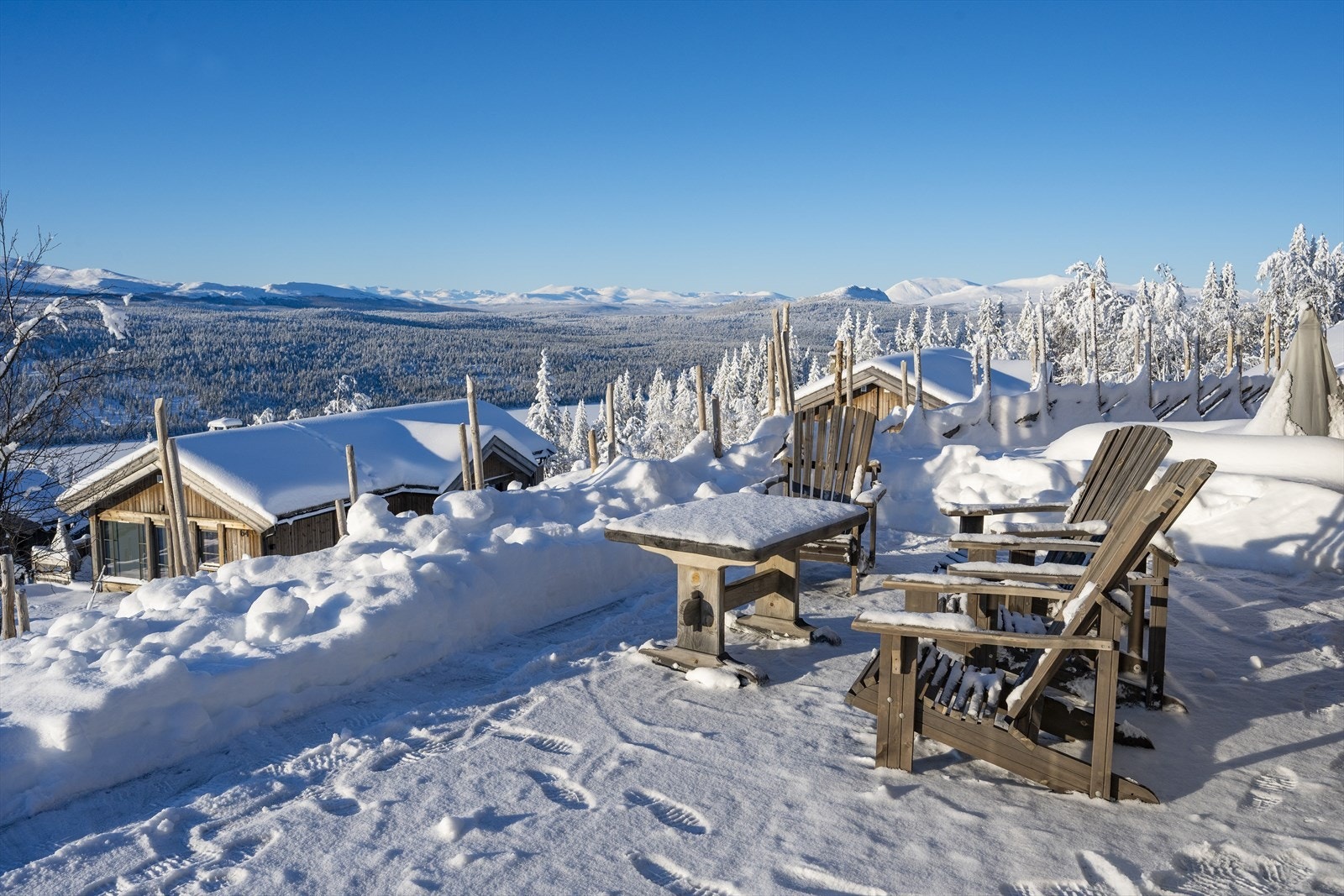 Utsikten strekker seg også innover mot Jotunheimen. Galleribilde
