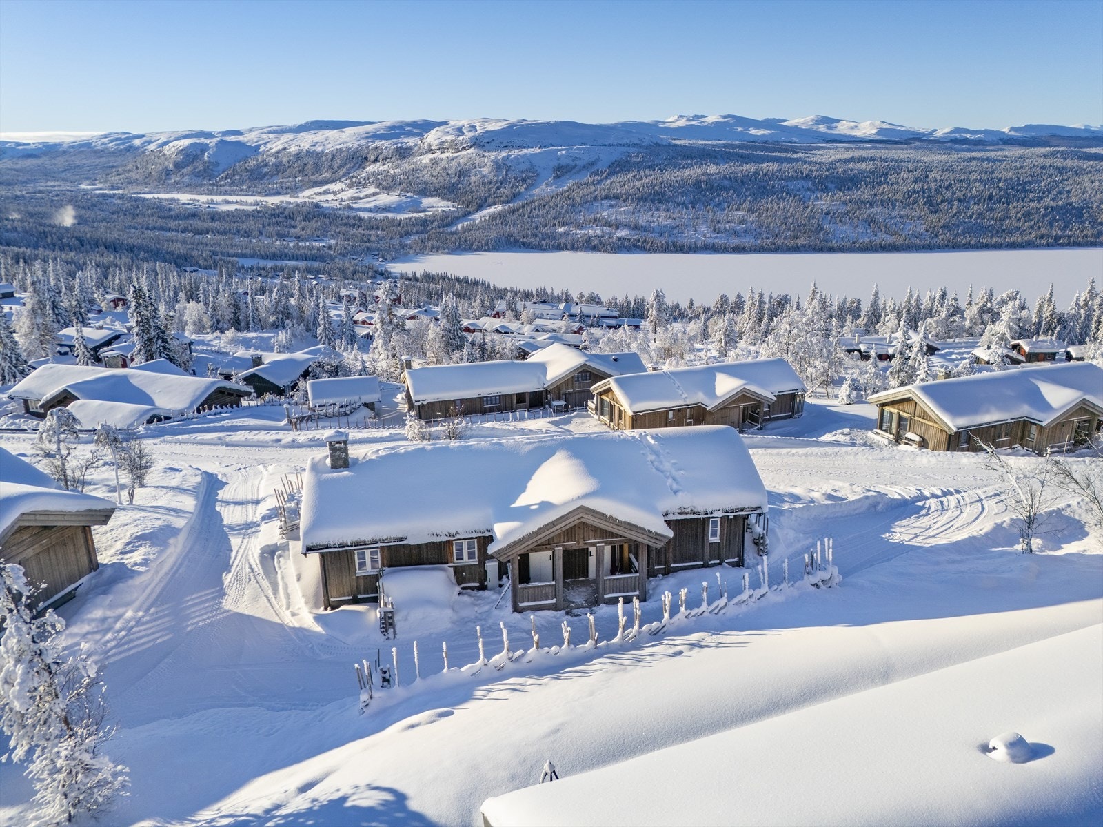 Det er pliktig medlemskap i Bøygen Hytteeierforening - blindveg gir lite trafikk i området. Galleribilde